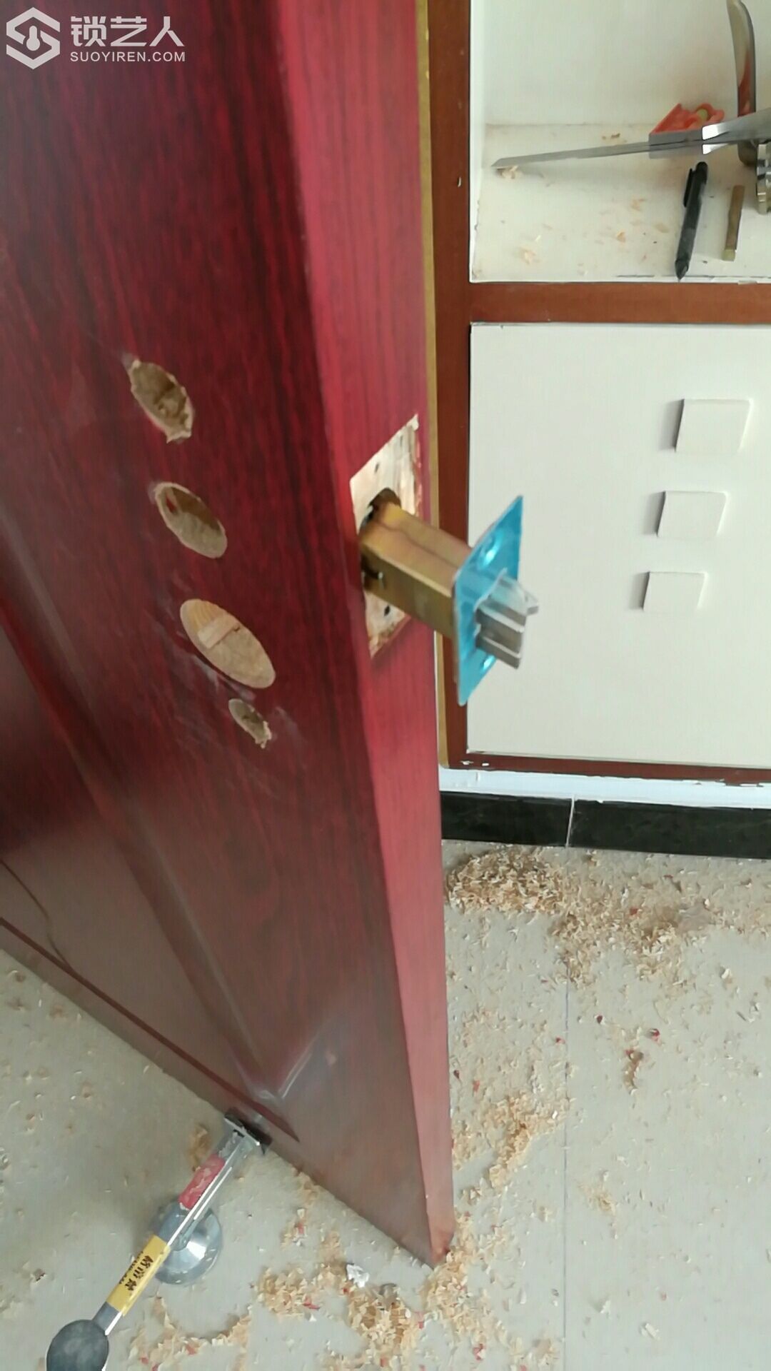 【卧室木门的锁具开孔安装步骤】